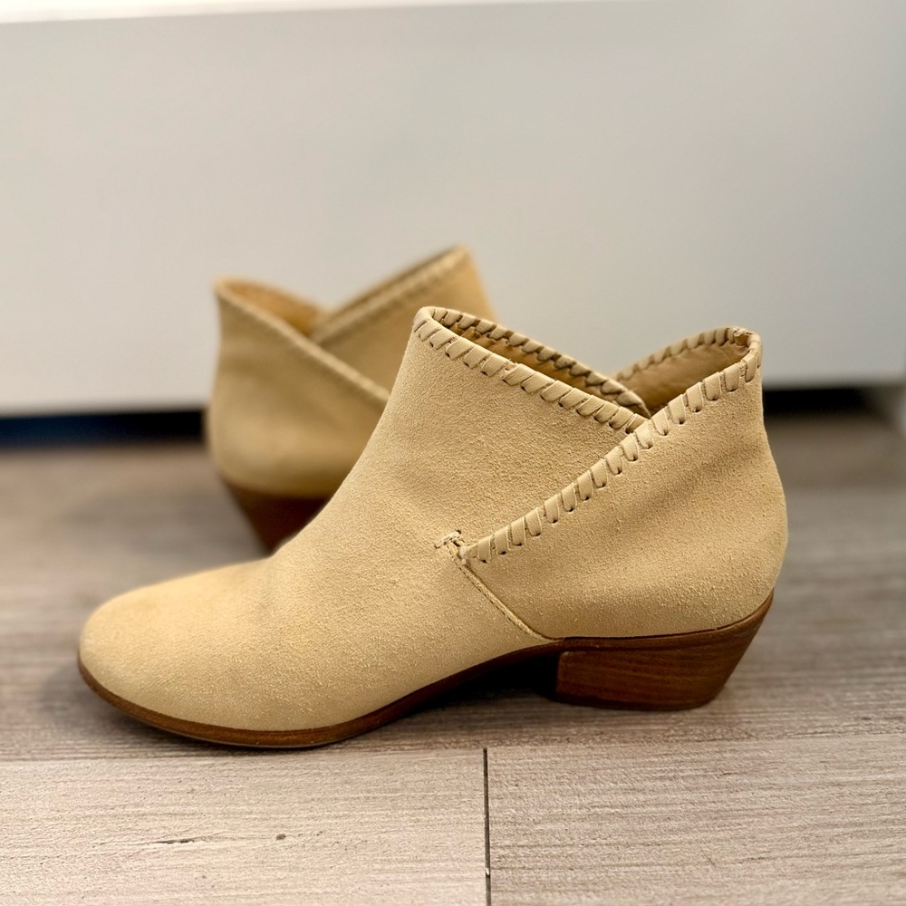 Jack Rogers Sadie Leather Booties Tan Woman’s Size 6.5 slip on boots